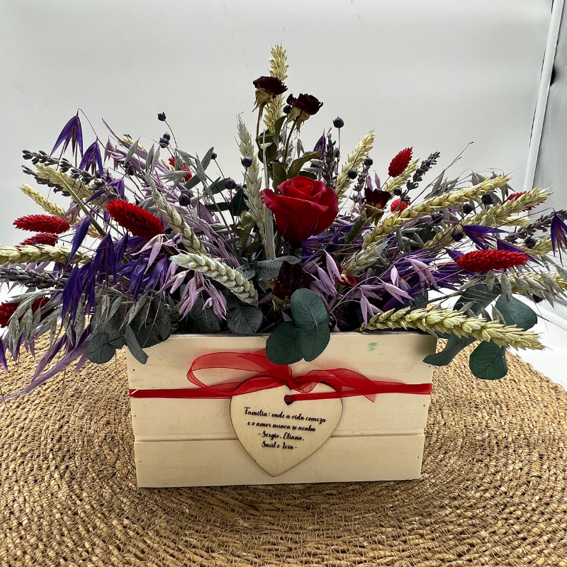 Caja de regalo personalizada con flores preservadas