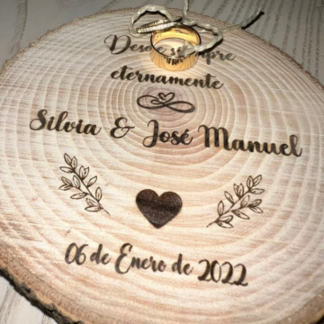 Porta alianzas de madera natural personalizado